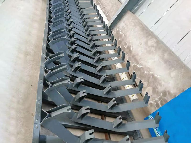 上調心托輥支架